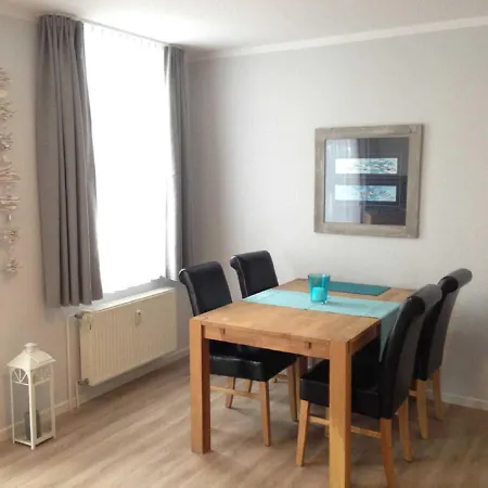 Appartement Am Seeufer 59a 9 *
